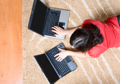 635957709937089279-325506832 Woman-with-2-computers